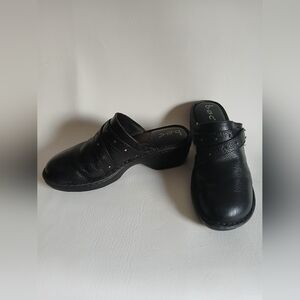 b.o.c. Women's Black Leather Clogs Round Toe 2" Flat Heel Metal Rivet Detail